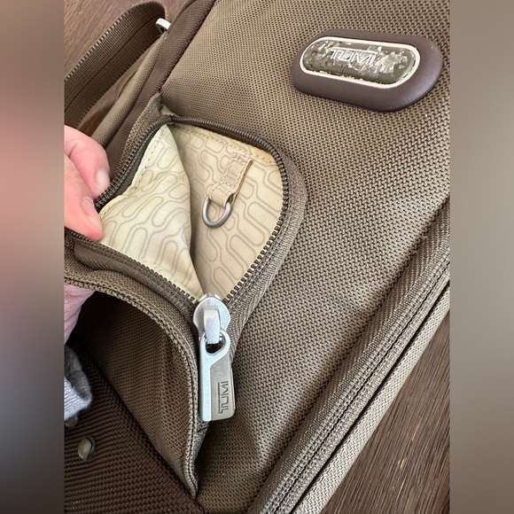 Tumi tech swing pack cross body bag - Picture 5 of 15